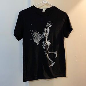 Women’s small tee shirt.